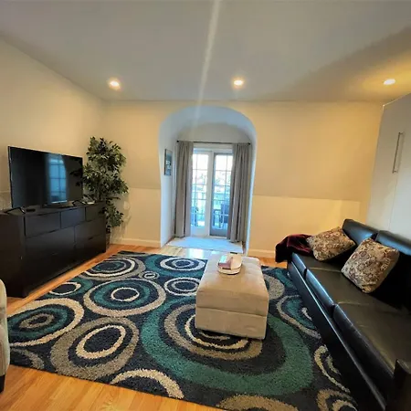 Modern Townhome,Boston Vacation,2 Bath,Pkg,Deck